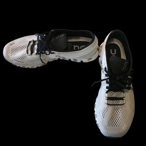 On Cloud Running Sneakers Size 9.5